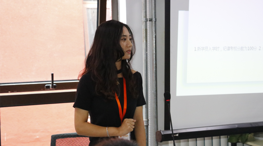 琪琪老师强调学员规范