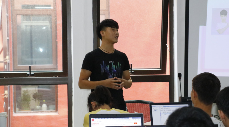 舞蹈专业的小海牛